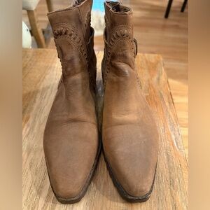Circles Brown Leather Western Boots Made n Brazil cute w dresses or shorts!☀️🌞🕶️